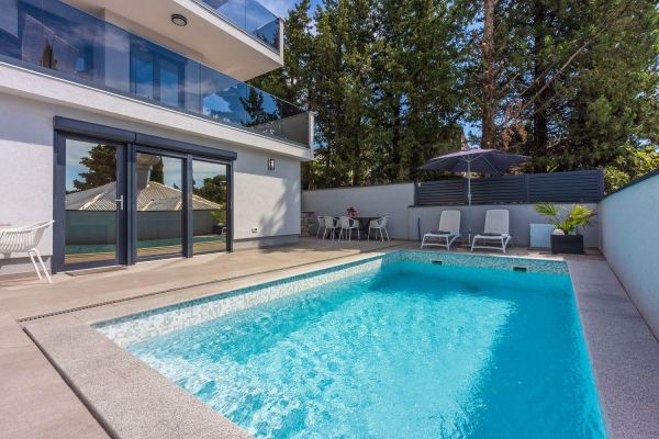 Holiday Oasis 4