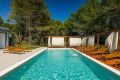 Villa Black and White